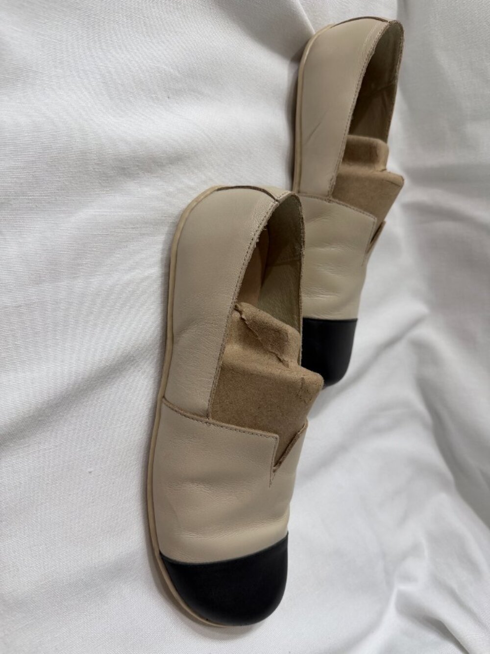 BeLenka Rosaluna Two-Tone V-Cut Slip-On Loafer - Cream and Black - size 40 - Picture 3 of 7